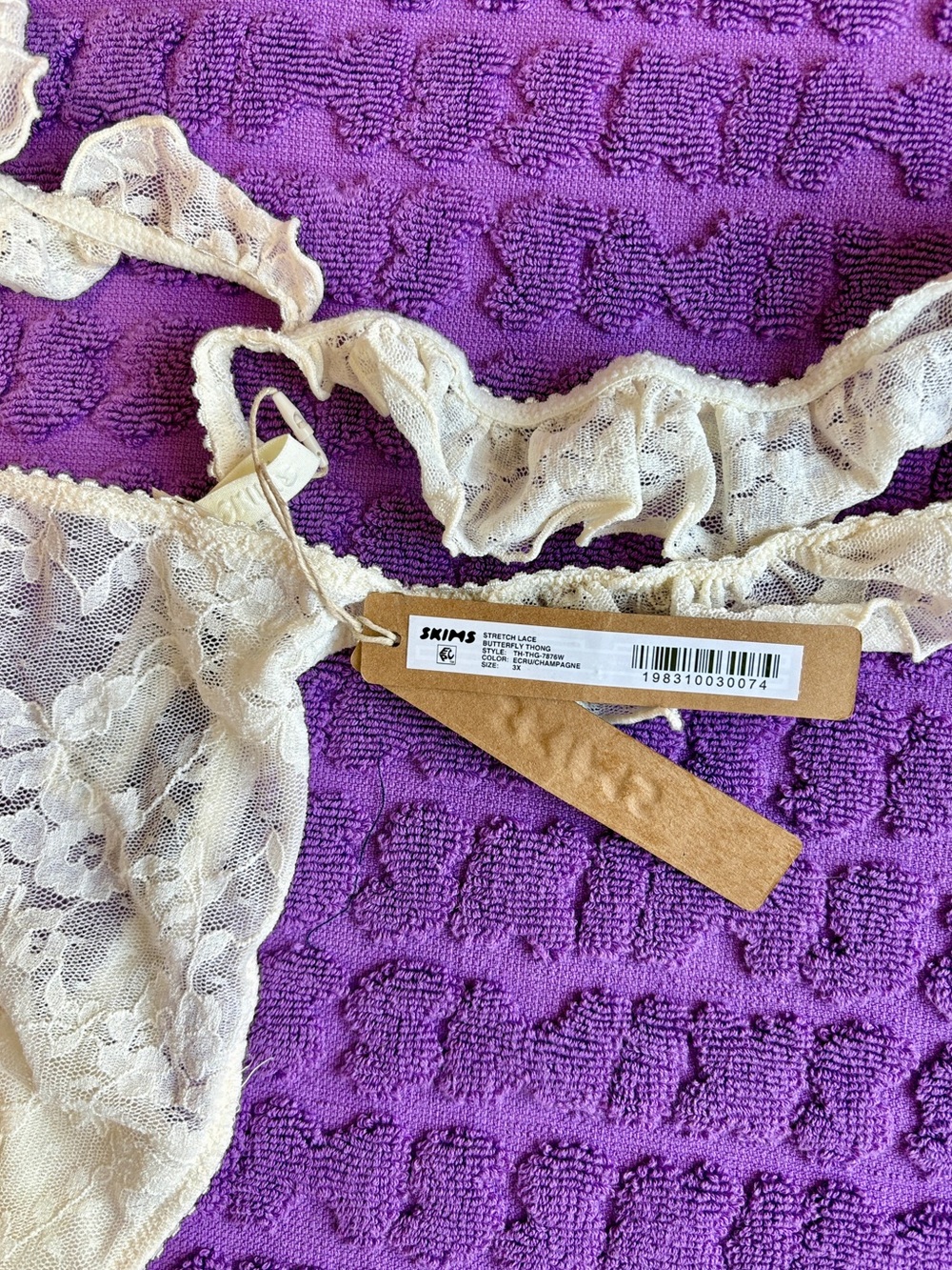 🦋 SKIMS Stretch Lace Butterfly Thong | Ecru / Champagne | 3X | NWT 🏷️ - Picture 5 of 5